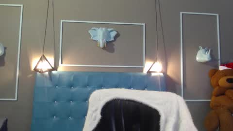 Sofa online show from November 22, 2025, 11:09 am