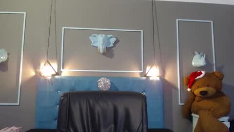 Sofa online show from December 15, 2025, 11:03 am