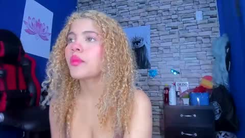 sofiacastillo01 online show from March 2, 2025, 1:05 pm