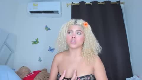 sofiacastillo01 online show from January 9, 2026, 2:09 pm