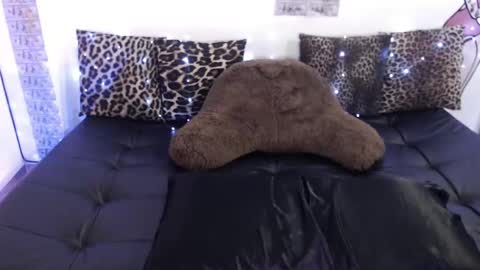 Snapshot of sofianix chatting on December 16, 2024, 5:33 pm SOFIA NIX online show from December 16, 2024, 5:33 pm