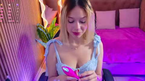 Snapshot of sofiapalmer_tay chatting on July 15, 2026, 12:10 pm SOFI online show from July 15, 2026, 12:10 pm