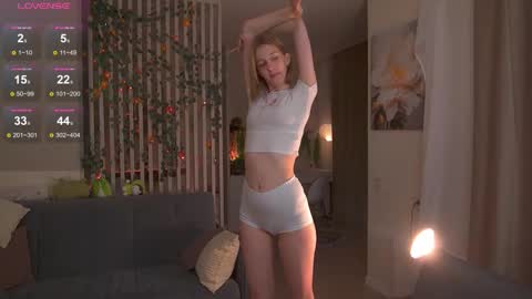 Sofia Help me overcome shynes with 100 thumbs up online show from November 13, 2025, 9:14 pm