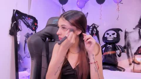Snapshot of sofiarouge_ chatting on October 30, 2025, 8:20 pm Sofia Help me reach 5K followers online show from October 30, 2025, 8:20 pm