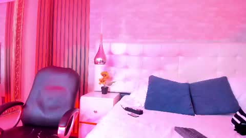 sofiathoompson online show from June 21, 2026, 8:44 pm