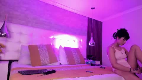 sofiathoompson online show from July 16, 2026, 9:32 pm