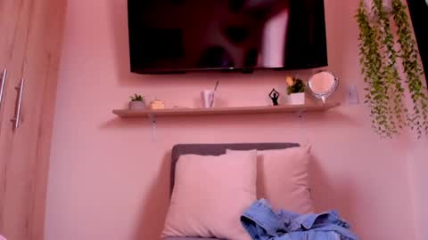 sofiavelez01 online show from April 27, 2026, 4:27 pm