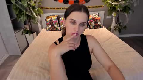 Snapshot of soficroft chatting on October 27, 2025, 8:57 pm Sofi online show from October 27, 2025, 8:57 pm