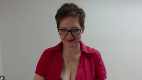 Sofie Velvet online show from March 31, 2026, 3:34 pm