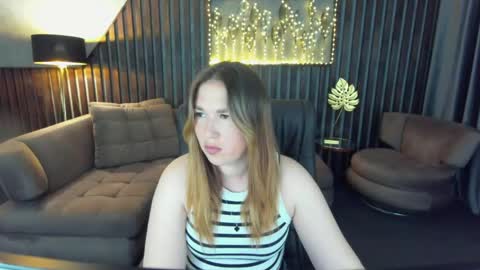 sofii_darling online show from May 10, 2026, 4:23 pm