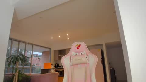 Snapshot of sofiia_pink chatting on February 11, 2025, 11:01 pm online show from February 11, 2025, 11:01 pm