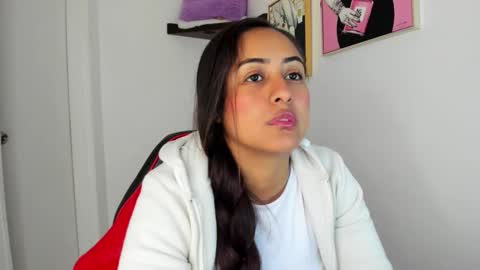 sofiia rodriguez online show from October 3, 2025, 12:57 pm