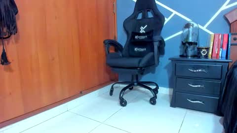 Snapshot of sofiia_up chatting on January 13, 2025, 2:39 am S O F I A online show from January 13, 2025, 2:39 am