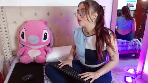 sofiimoon online show from October 20, 2025, 11:32 am