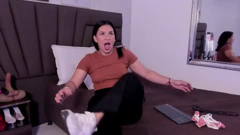      online show from November 12, 2025, 11:21 am