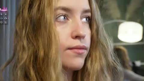 softdreamer_ online show from November 8, 2025, 10:26 am