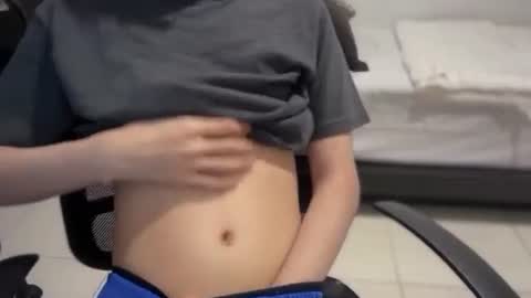 Snapshot of softedge04 chatting on February 21, 2026, 9:32 am softedge04 online show from February 21, 2026, 9:32 am