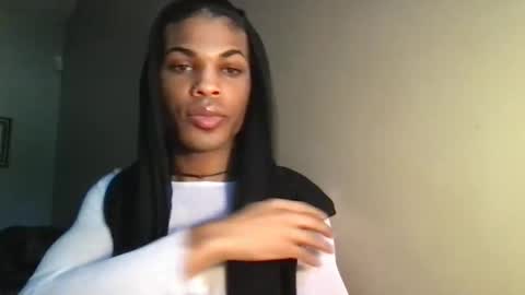 SolaceEve online show from October 22, 2025, 5:02 pm