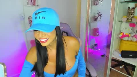 instagram    evalunavelez1. online show from May 16, 2026, 5:37 am