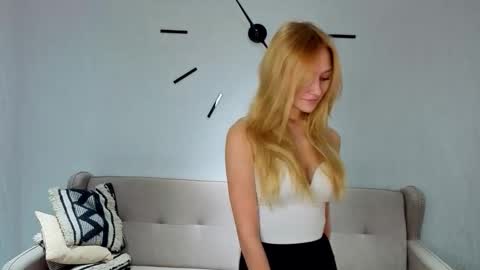 Snapshot of soledadrook chatting on November 7, 2025, 6:19 pm Monica online show from November 7, 2025, 6:19 pm