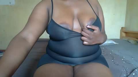 Snapshot of sollybunny chatting on February 4, 2026, 7:25 am Solly bunny online show from February 4, 2026, 7:25 am