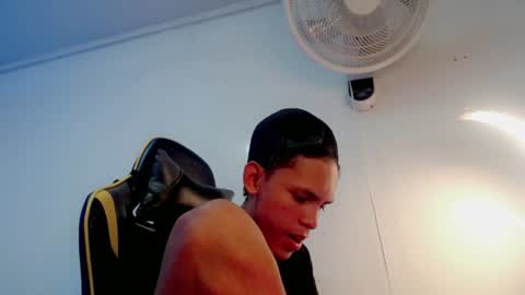 Snapshot of sombra_18 chatting on July 21, 2026, 11:23 am ESTEBAN online show from July 21, 2026, 11:23 am