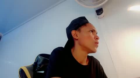 Snapshot of sombra_18 chatting on July 22, 2026, 2:20 pm ESTEBAN online show from July 22, 2026, 2:20 pm