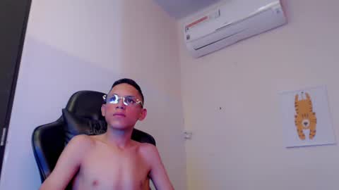 Snapshot of sombra_18 chatting on August 3, 2026, 11:41 pm ESTEBAN online show from August 3, 2026, 11:41 pm