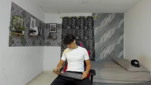 son_hades online show from April 9, 2026, 3:39 am