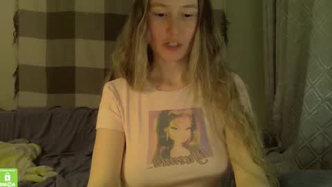 Snapshot of song_to_the_siren chatting on December 21, 2024, 3:31 pm Mary online show from December 21, 2024, 3:31 pm