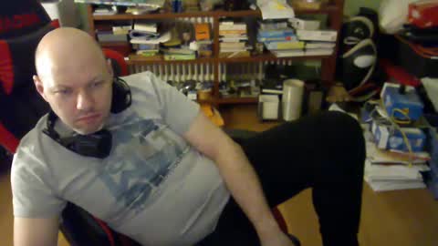 Tom online show from March 9, 2025, 1:04 am