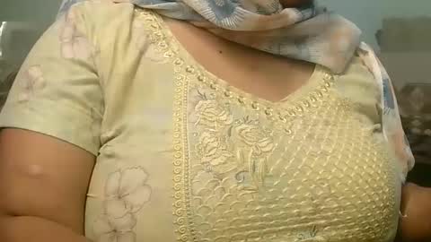 soni88888 online show from March 9, 2025, 7:56 am