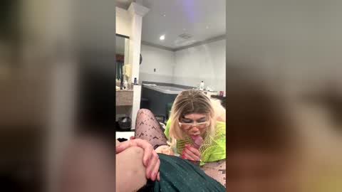 sonialuvsd online show from February 18, 2026, 8:43 am