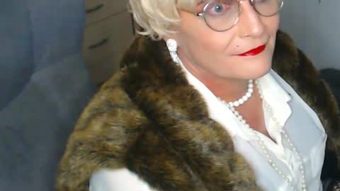 sonjairene online show from December 25, 2024, 2:35 am