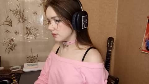 Mila online show from February 28, 2026, 5:14 pm