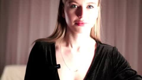 Mona Wice online show from December 16, 2025, 2:22 pm