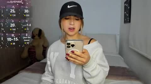 Snapshot of sophi_moreno chatting on October 28, 2025, 11:51 pm Sofi online show from October 28, 2025, 11:51 pm