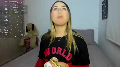 Snapshot of sophi_moreno chatting on June 30, 2026, 12:44 am Sofi online show from June 30, 2026, 12:44 am
