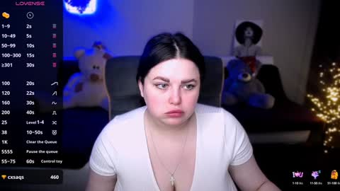 sophia__olsen online show from January 8, 2025, 9:32 am