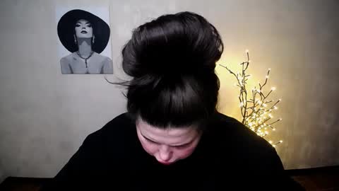 sophia__olsen online show from October 3, 2025, 5:37 am