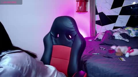 Sophia online show from December 17, 2025, 4:07 am