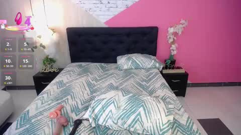 sophia_brunette21 online show from September 10, 2025, 11:43 am