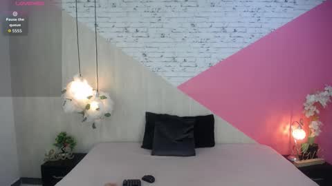 sophia_brunette21 online show from November 21, 2025, 11:20 am