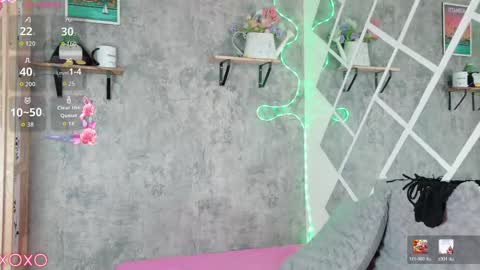 Snapshot of sophia_xoxo1 chatting on May 1, 2026, 12:10 pm Sophie online show from May 1, 2026, 12:10 pm