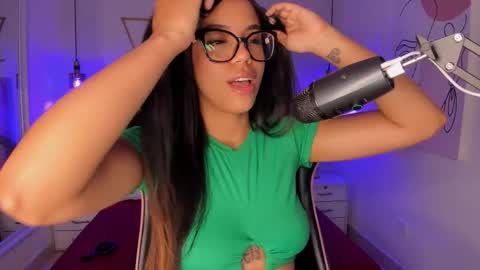 Sophie Hill  online show from October 30, 2025, 8:09 pm