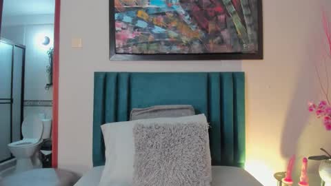 sophiacolliins online show from September 13, 2025, 1:00 pm