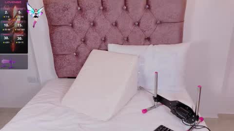 Sophia online show from November 9, 2025, 12:58 pm