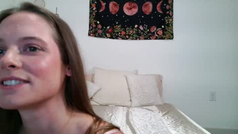 sophiaskyee444 online show from June 17, 2026, 2:03 am