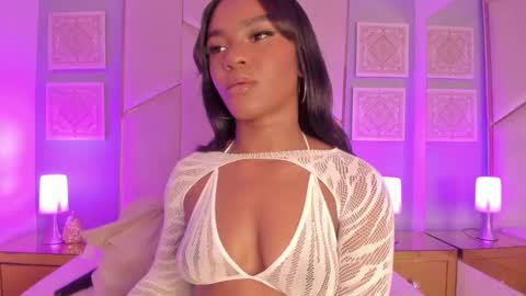 SophiaSmiths online show from January 5, 2025, 9:05 am
