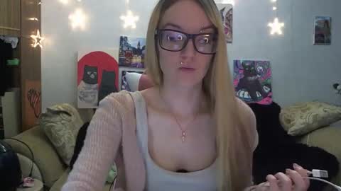 SophiaSonata online show from October 3, 2025, 9:45 pm